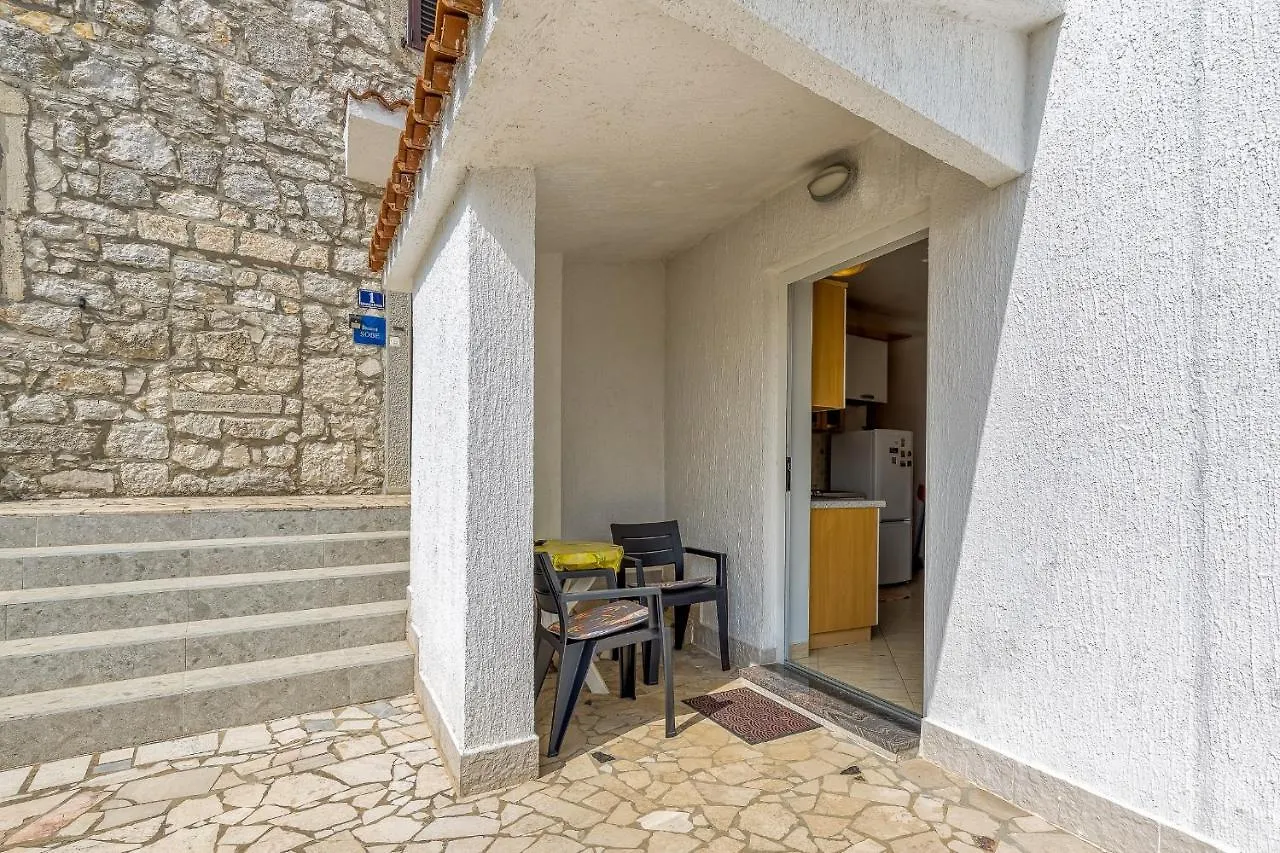 Studio Gordana With Terrace Funtana Daire