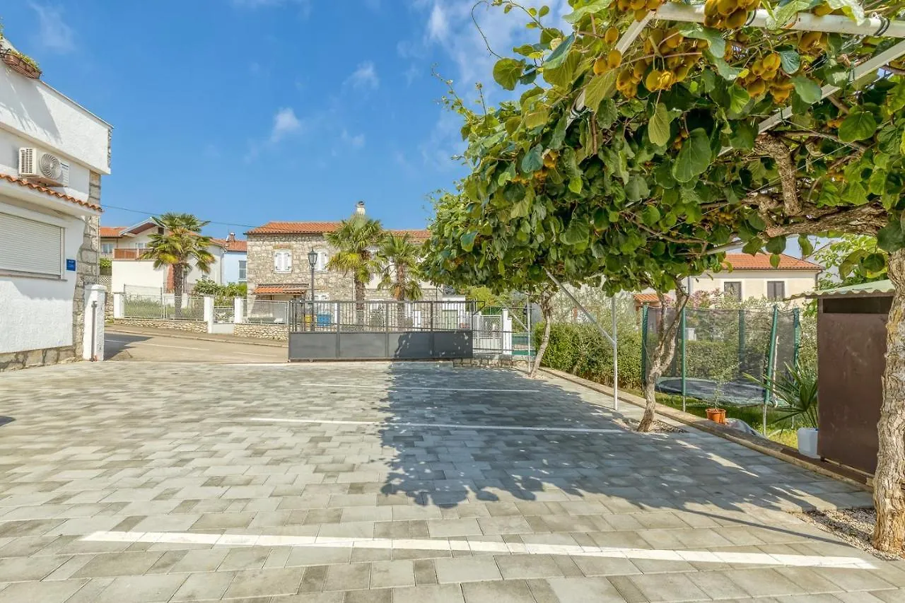 Apartment Studio Gordana With Terrace Funtana